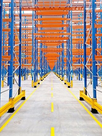 Normals centrallager i Hedensted er ca. 500 meter langt indvendigt og har plads til 102.000 paller.